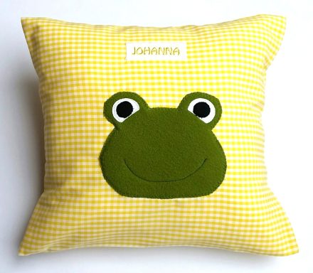 personalisiertes Kuschelkissen mit Froschgesicht aus Vichykarostoff 25x 28 cm